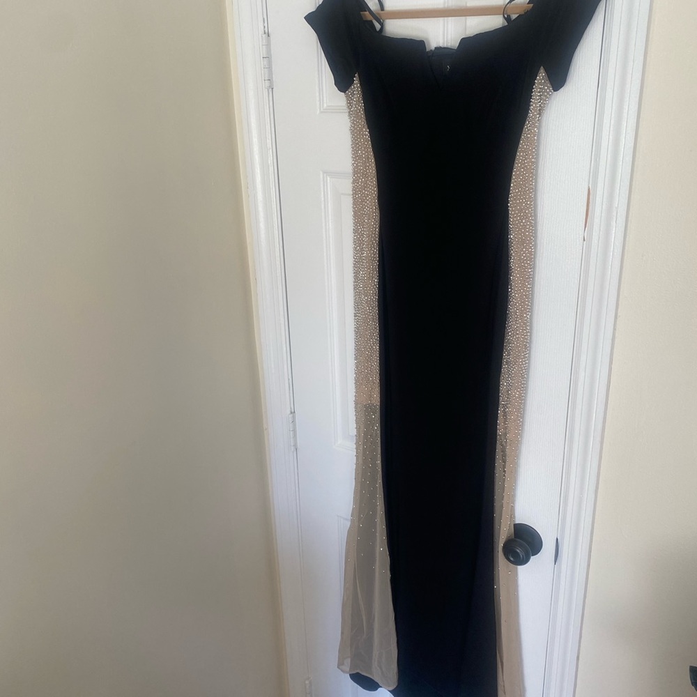 Black Off-Shoulder Sheath Maxi Dress
